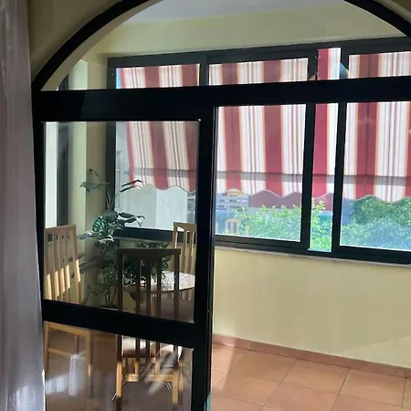 Library דירה טיראנה